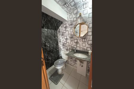 Banheiro de casa de condomínio para alugar com 2 quartos, 60m² em Chácara do Solar III, Santana de Parnaíba