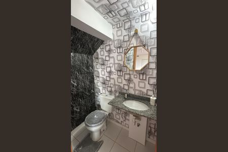 Banheiro de casa de condomínio para alugar com 2 quartos, 60m² em Chácara do Solar III, Santana de Parnaíba