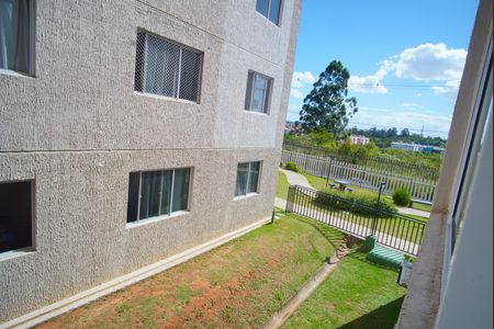 Sala - Vista de apartamento para alugar com 2 quartos, 41m² em Rubem Berta, Porto Alegre