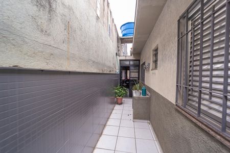 Casa para alugar com 147m², 2 quartos e 2 vagas Casa para alugar com 147m², 2 quartos e 2 vagasCorredor lateral