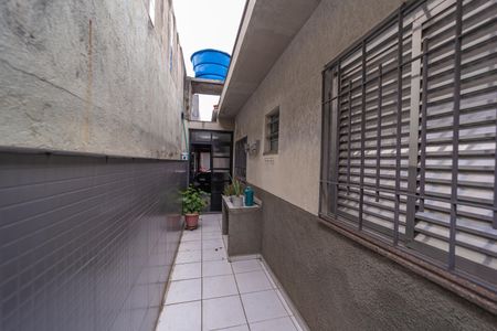 Casa para alugar com 147m², 2 quartos e 2 vagas Casa para alugar com 147m², 2 quartos e 2 vagasCorredor lateral