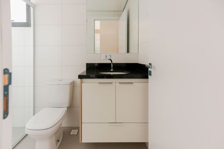 Banheiro de apartamento para alugar com 1 quarto, 32m² em Quitaúna, Osasco