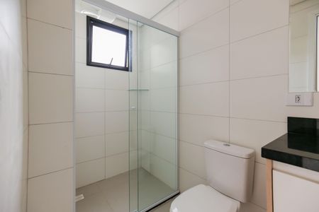 Banheiro de apartamento para alugar com 1 quarto, 32m² em Quitaúna, Osasco
