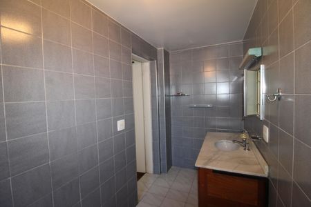 Casa à venda com 250m², 3 quartos e 2 vagasBanheiro 1