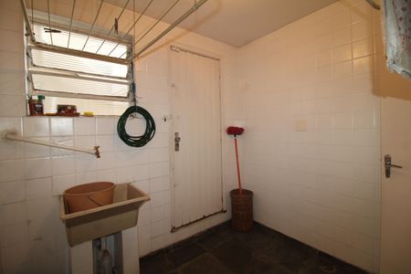 Casa à venda com 250m², 3 quartos e 2 vagasÁrea de Serviço 2