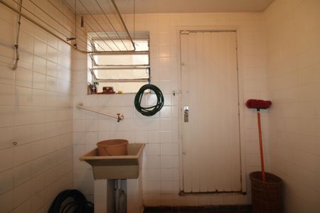 Casa à venda com 250m², 3 quartos e 2 vagasÁrea de Serviço 2