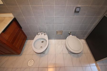 Casa à venda com 250m², 3 quartos e 2 vagasBanheiro 1