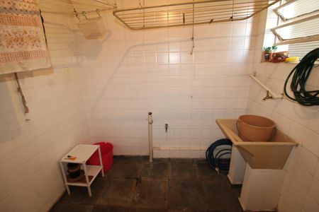 Casa à venda com 250m², 3 quartos e 2 vagasÁrea de Serviço 2