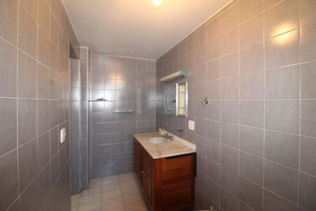 Casa à venda com 250m², 3 quartos e 2 vagasBanheiro 1