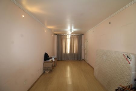 Casa à venda com 250m², 3 quartos e 2 vagasSala