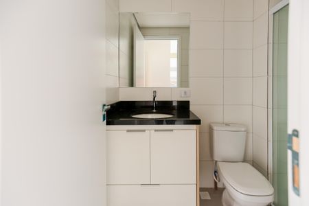 Banheiro de apartamento para alugar com 1 quarto, 30m² em Quitaúna, Osasco