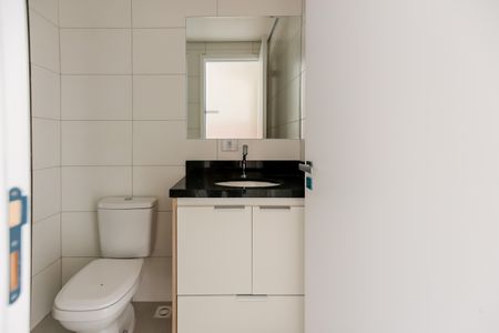 Banheiro de apartamento para alugar com 1 quarto, 29m² em Quitaúna, Osasco