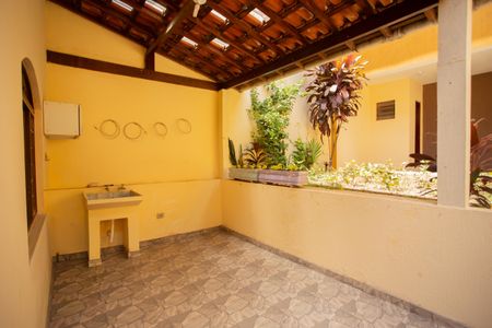 Casa à venda com 193m², 2 quartos e 3 vagasQUINTAL E ÁREA DE SERVIÇO