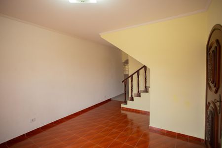 SALA de casa à venda com 2 quartos, 193m² em Parque Maria Domitila, São Paulo