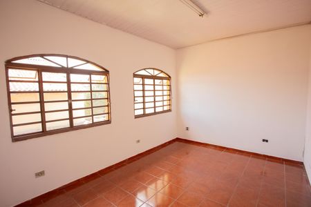 Casa à venda com 193m², 2 quartos e 3 vagasEDÍCULA
