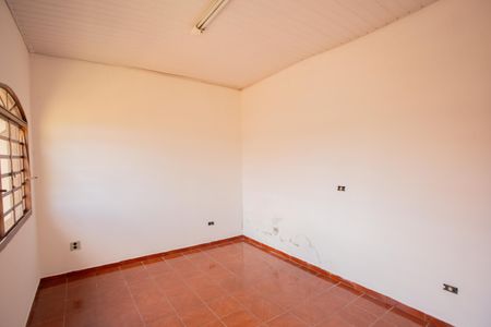 Casa à venda com 193m², 2 quartos e 3 vagasEDÍCULA