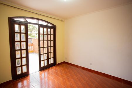 SALA de casa à venda com 2 quartos, 193m² em Parque Maria Domitila, São Paulo