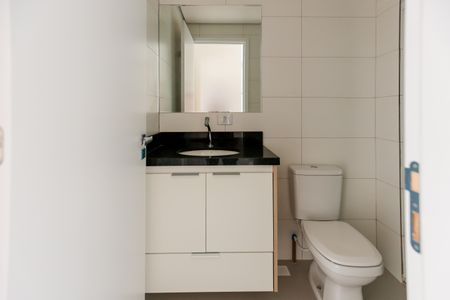 Banheiro de apartamento para alugar com 1 quarto, 30m² em Quitaúna, Osasco