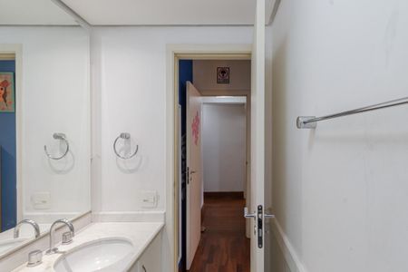 Apartamento à venda com 157m², 4 quartos e 2 vagasBanheiro da Suíte 3