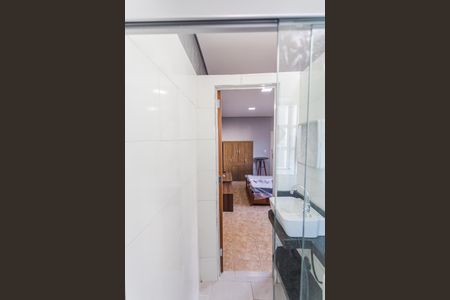 Banheiro Social de kitnet/studio para alugar com 1 quarto, 35m² em Santa Efigênia, Belo Horizonte