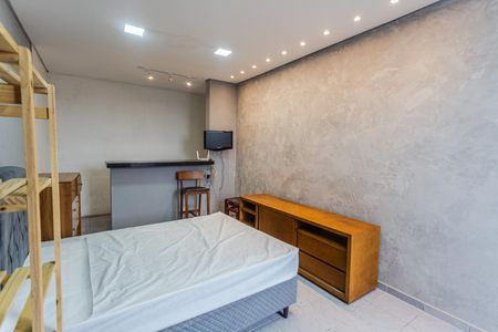 Quarto de kitnet/studio para alugar com 1 quarto, 35m² em Santa Efigênia, Belo Horizonte