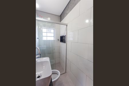 Banheiro Social de kitnet/studio para alugar com 1 quarto, 35m² em Santa Efigênia, Belo Horizonte
