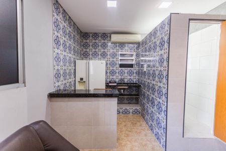 Cozinha de kitnet/studio para alugar com 1 quarto, 35m² em Santa Efigênia, Belo Horizonte
