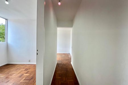 Corredor de apartamento para alugar com 2 quartos, 67m² em Vila Alexandria, São Paulo