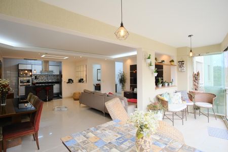 Apartamento para alugar com 122m², 3 quartos e 2 vagasVaranda