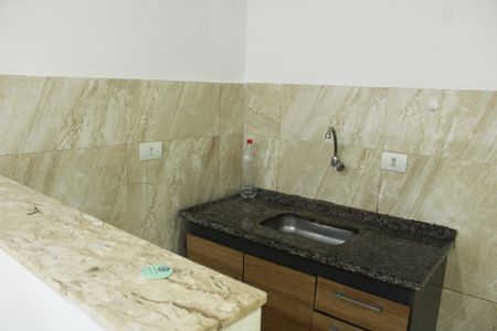 Cozinha de kitnet/studio para alugar com 1 quarto, 28m² em Liberdade, São Paulo