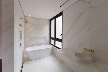 Casa de condomínio para alugar com 847m², 6 quartos e 4 vagas Casa de condomínio para alugar com 847m², 6 quartos e 4 vagasBanheiro da Suíte 4