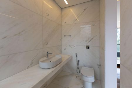 Casa de condomínio para alugar com 847m², 6 quartos e 4 vagas Casa de condomínio para alugar com 847m², 6 quartos e 4 vagasBanheiro da Suíte 2