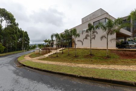 Casa de condomínio para alugar com 847m², 6 quartos e 4 vagas Casa de condomínio para alugar com 847m², 6 quartos e 4 vagasFachada