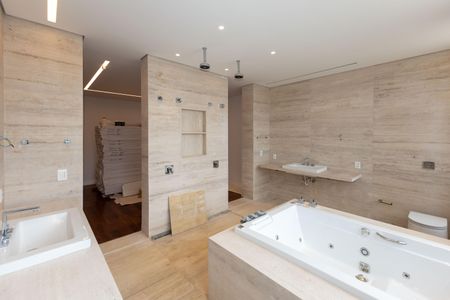 Casa de condomínio para alugar com 847m², 6 quartos e 4 vagas Casa de condomínio para alugar com 847m², 6 quartos e 4 vagasBanheiro da Suíte 1