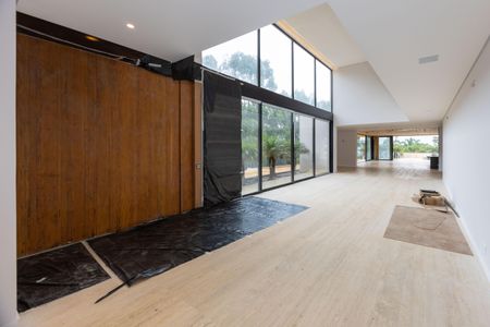 Casa de condomínio para alugar com 847m², 6 quartos e 4 vagas Casa de condomínio para alugar com 847m², 6 quartos e 4 vagasSala