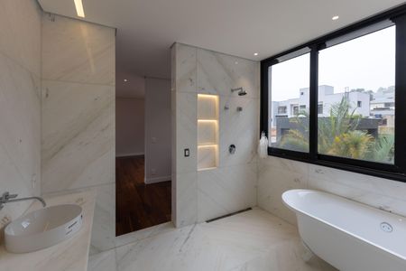 Casa de condomínio para alugar com 847m², 6 quartos e 4 vagas Casa de condomínio para alugar com 847m², 6 quartos e 4 vagasBanheiro da Suíte 3