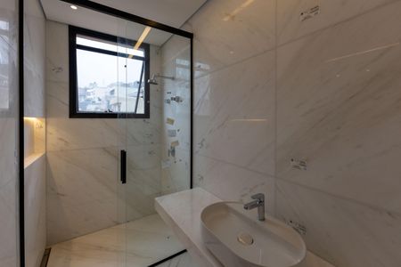 Casa de condomínio para alugar com 847m², 6 quartos e 4 vagas Casa de condomínio para alugar com 847m², 6 quartos e 4 vagasBanheiro da Suíte 2