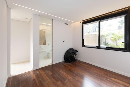 Casa de condomínio para alugar com 847m², 6 quartos e 4 vagas Casa de condomínio para alugar com 847m², 6 quartos e 4 vagasSuíte 5