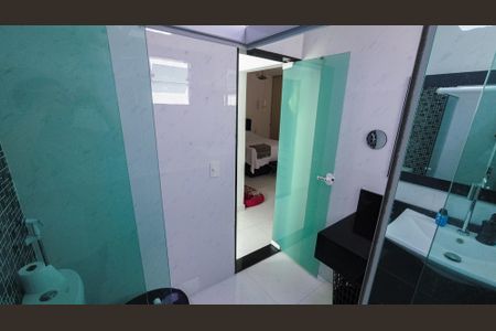 Casa à venda com 305m², 3 quartos e 2 vagasBanheiro da Suíte 1