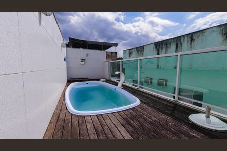 Casa à venda com 305m², 3 quartos e 2 vagasPiscina