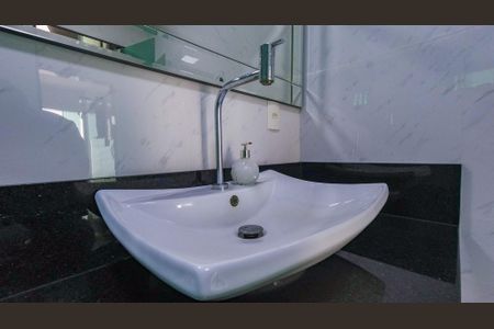 Casa à venda com 305m², 3 quartos e 2 vagasDetalhe do banheiro