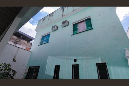 Casa à venda com 305m², 3 quartos e 2 vagasFachada da parte de trás