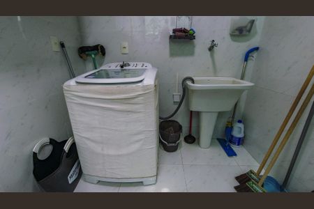 Casa à venda com 305m², 3 quartos e 2 vagasÁrea de Serviço