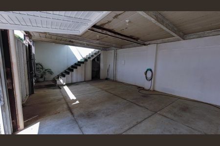 Casa à venda com 305m², 3 quartos e 2 vagasGaragem