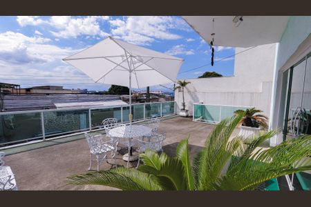 Casa à venda com 305m², 3 quartos e 2 vagasQuintal