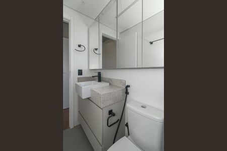 Banheiro da Suíte de apartamento para alugar com 2 quartos, 62m² em Petrópolis, Porto Alegre