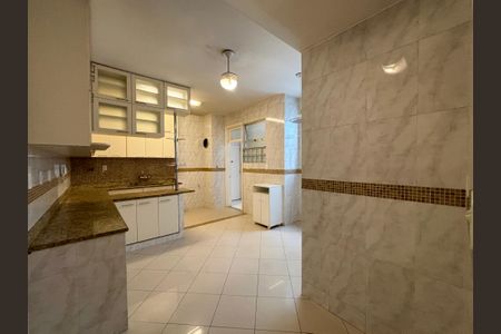 Apartamento à venda com 205m², 4 quartos e 2 vagasCozinha