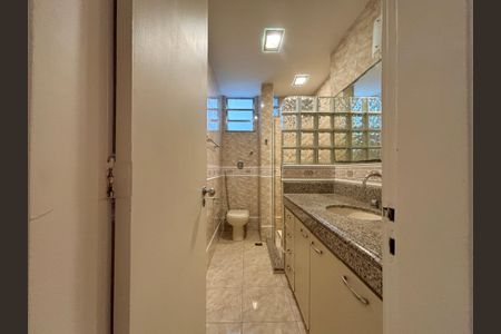 Apartamento à venda com 205m², 4 quartos e 2 vagasBanheiro social