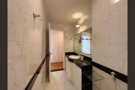 Apartamento à venda com 205m², 4 quartos e 2 vagasSuíte - banheiro