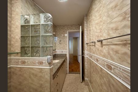 Apartamento à venda com 205m², 4 quartos e 2 vagasBanheiro social